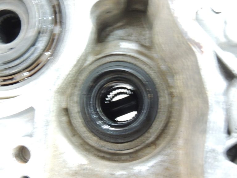 Nissan X-Trail T32 1,6DCi 96kW 4×4 manuālā pārnesumkārba 320104BR7D HALTERING DEFECTIVE