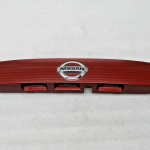 Nissan Qashqai oriģinālais aizmugurējo durvju līstes apmale NAJ – CRIMSON