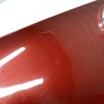Nissan Qashqai oriģinālais aizmugurējo durvju līstes apmale NAJ – CRIMSON
