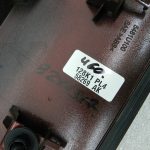Nissan Qashqai oriģinālais aizmugurējo durvju līstes apmale NAJ – CRIMSON