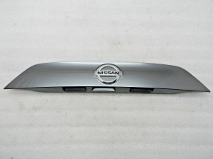 Nissan Qashqai оригинальный молдинг задней двери KAD - Gun Metallic