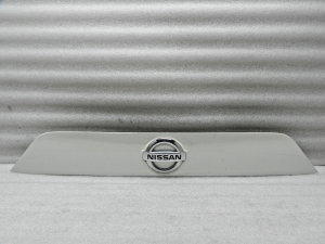 Nissan Qashqai oriģināla rokturu līstes aizmugurējo durvju apdare QAB - BALTA (PEARL)