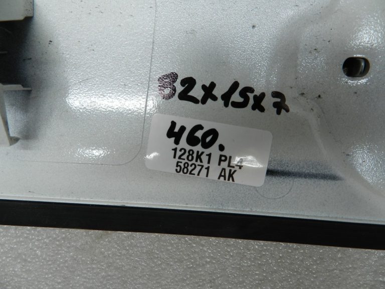 Nissan Qashqai oriģināla rokturu līstes aizmugurējo durvju apdare QAB – BALTA (PEARL)