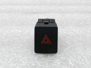 Nissan Qashqai oriģinālais avārijas brīdinājuma slēdzis Avārijas brīdinājuma slēdzis