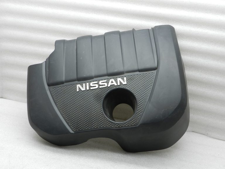 Nissan Qashqai oriģinālais motora vāks