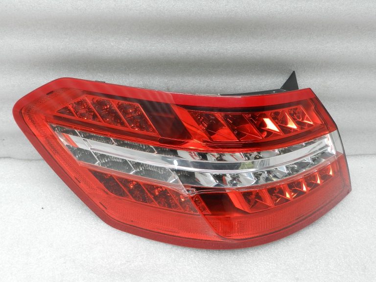 Mercedes E W212 oriģināls aizmugurējais lukturis, salons kreisais