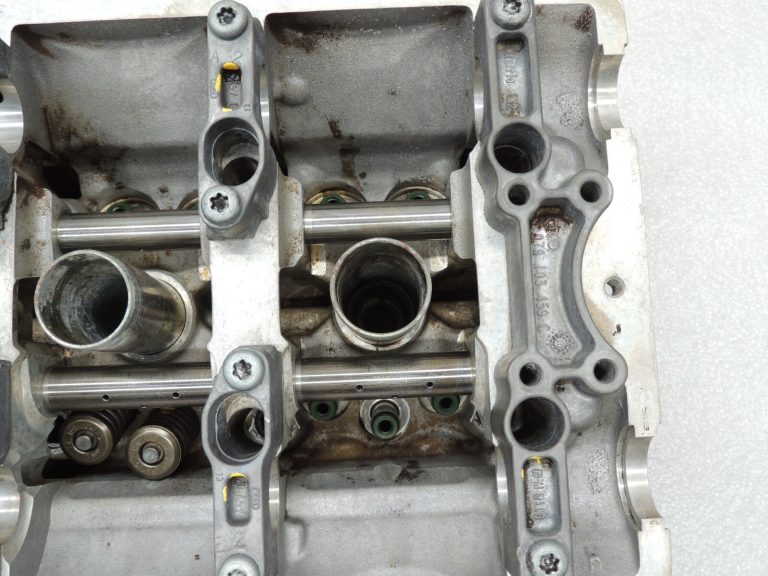Audi A6 C6 4F 4.2 V8 BAT Kreisā cilindra galva 5-8 cilindru 079103903GX 079103373H
