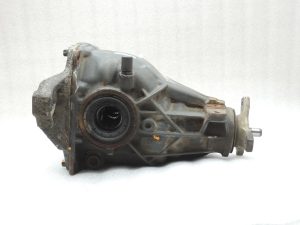 Oriģinālais Mercedes W212 aizmugurējais diferenciālis Aizmugurējās ass piedziņa 3.27 aizmugurējais diferenciālis