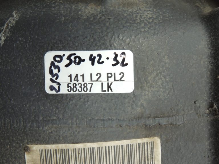 Oriģinālais Mercedes W212 aizmugurējais diferenciālis Aizmugurējās ass piedziņa 3.27 aizmugurējais diferenciālis