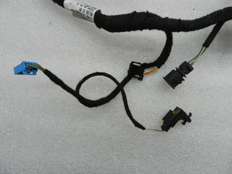 VW Golf 6 oriģinālā instalācija durvju priekšējā kreisā pusē