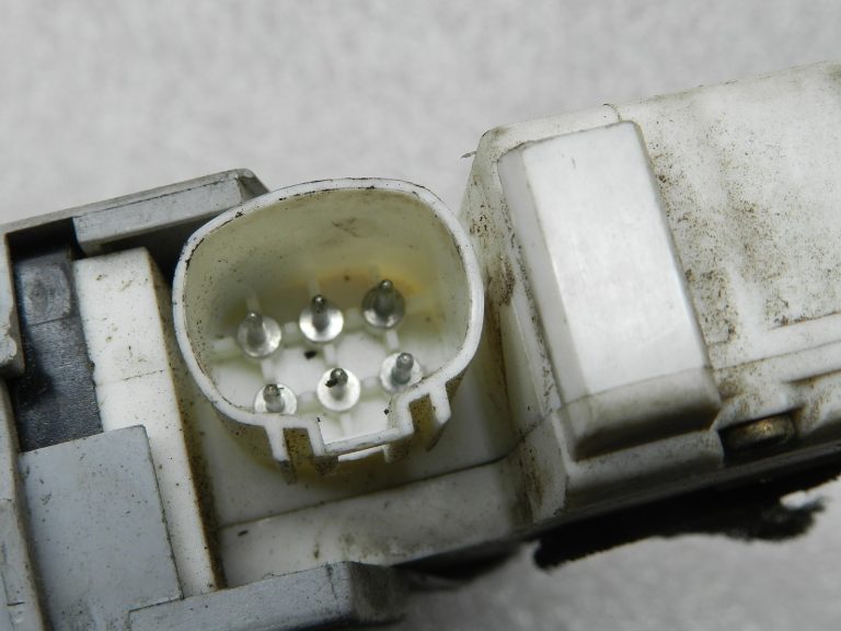 Ford Galaxy oriģinālā aizmugurējo kreiso durvju slēdzene