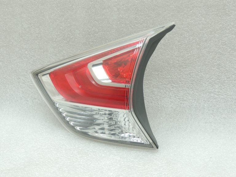 Nissan X-Trail T32 26554-4CA1B Aizmugurējais salona aizmugurējais lukturis pa labi 265544CA1B