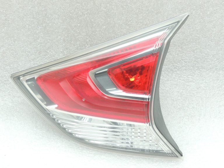 Nissan X-Trail T32 26554-4CA1B Aizmugurējais salona aizmugurējais lukturis pa labi 265544CA1B