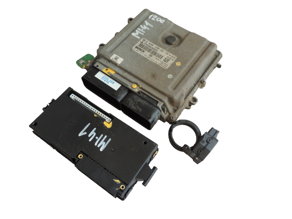 Mitsubishi Colt Z30 1.5 DI-D OM639.939 Motora vadības bloks 0281013498 MN903093