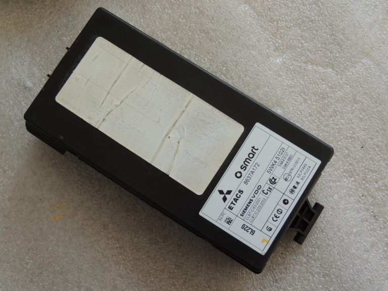 Mitsubishi Colt Z30 1.5 DI-D OM639.939 Motora vadības bloks 0281013498 MN903093