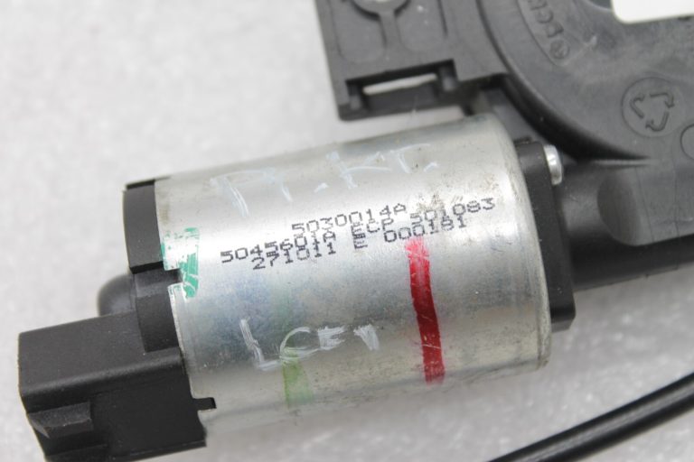 Lancia Thema II priekšējā kreisā sēdekļa jostas atzveltnes balsta palīgmehānisms kreisais K68104427AA