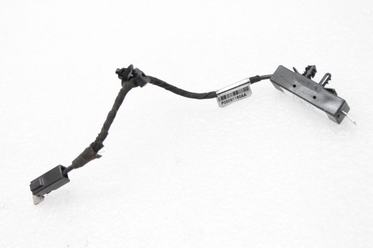 Lancia Thema II bagāžnieka C-pilona antenas pastiprinātājs K05091160AA, P05091160AA