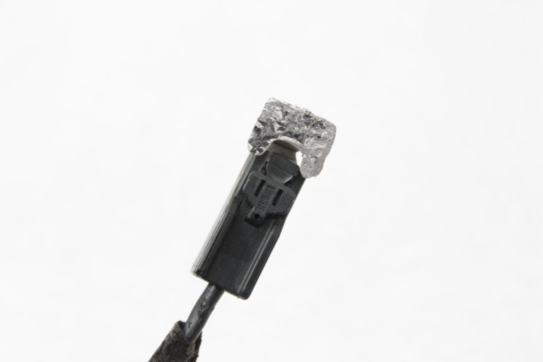 Lancia Thema II bagāžnieka C-pilona antenas pastiprinātājs K05091160AA, P05091160AA