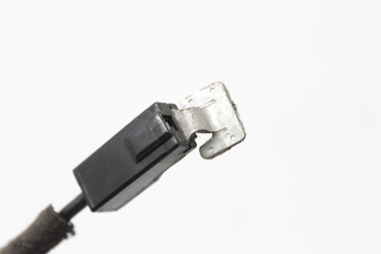 Lancia Thema II bagāžnieka C-pilona antenas pastiprinātājs K05091160AA, P05091160AA