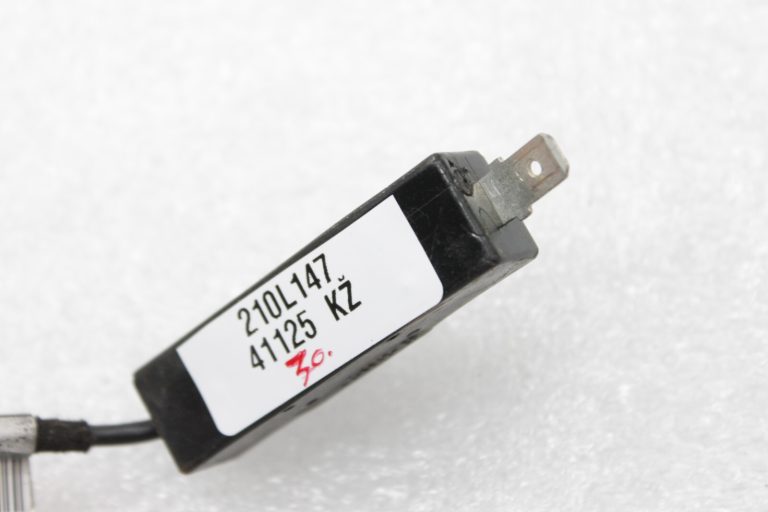 Lancia Thema II bagāžnieka C-pilona antenas pastiprinātājs K05091160AA, P05091160AA