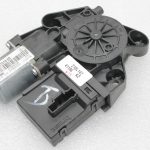 Renault Scenic/ Megane III Aizmugurējā kreisā loga regulatora motors 827310166R