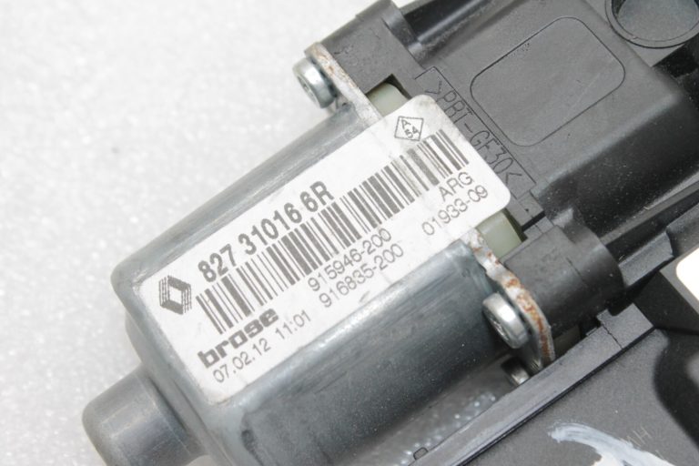 Renault Scenic/ Megane III Aizmugurējā kreisā loga regulatora motors 827310166R