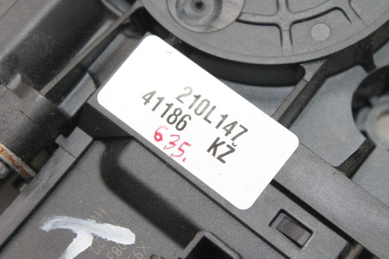 Renault Scenic/ Megane III Aizmugurējā kreisā loga regulatora motors 827310166R