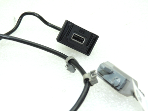Jeep Grand Cherokee IV WK2 Centrālais roku balsts USB ligzda 68068280AA