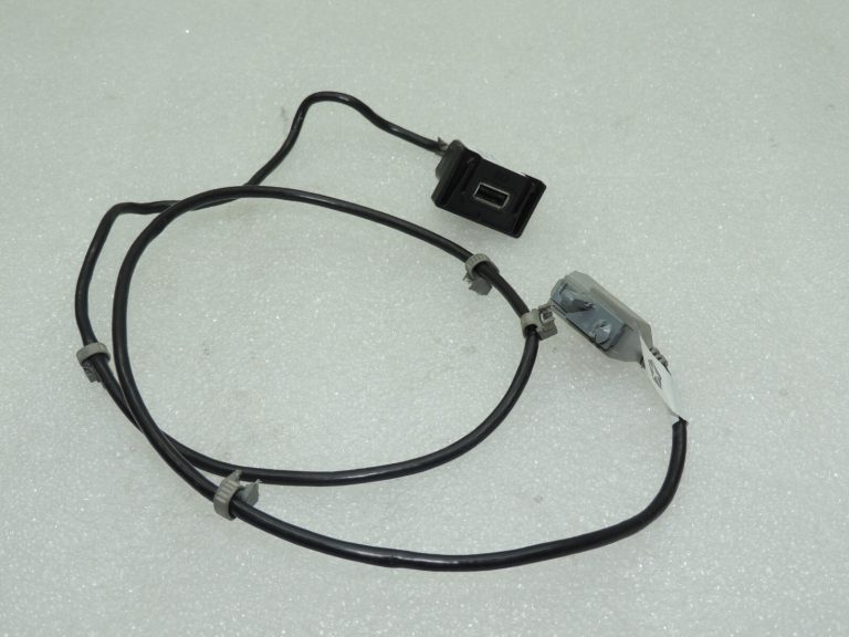 Jeep Grand Cherokee IV WK2 Centrālais roku balsts USB ligzda 68068280AA