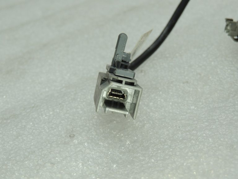 Jeep Grand Cherokee IV WK2 Centrālais roku balsts USB ligzda 68068280AA