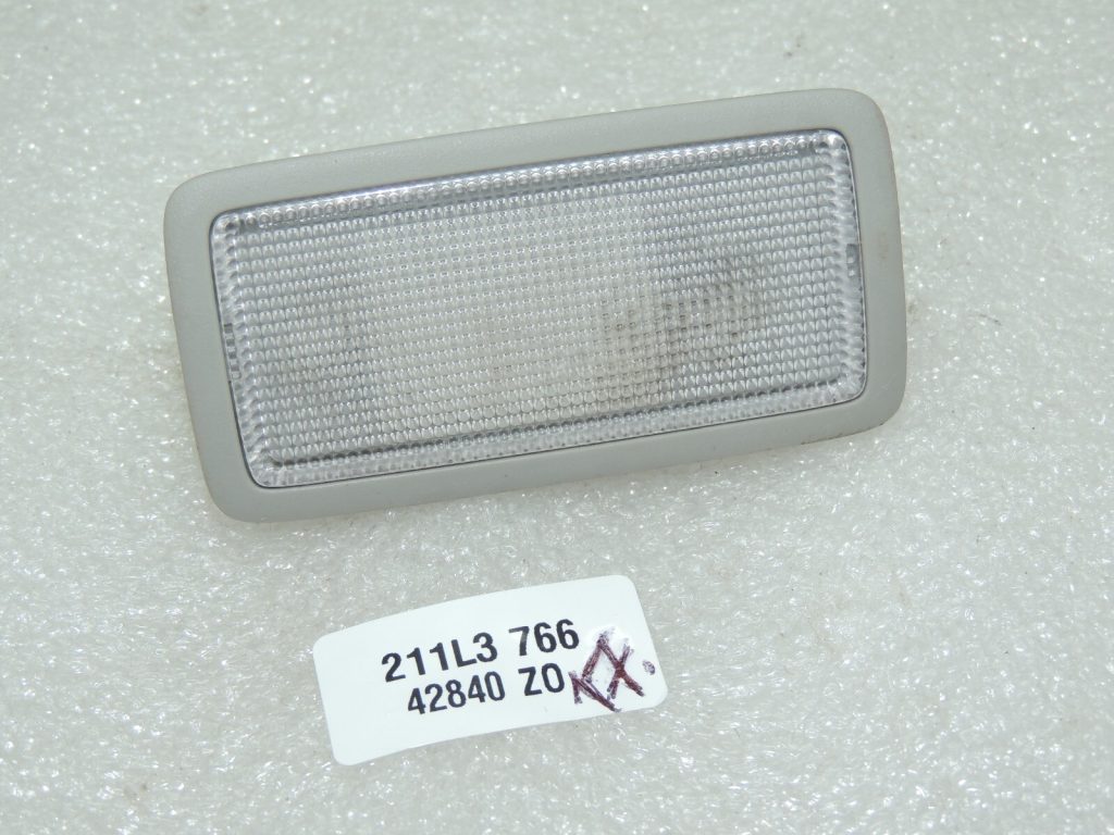 Toyota Avensis T27 Interjera apgaismojums pelēks 8134030100
