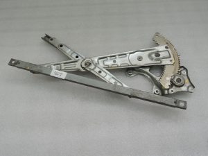 Mitsubishi Outlander III Logu regulatora mehānisms aizmugurējais labais 5743A240