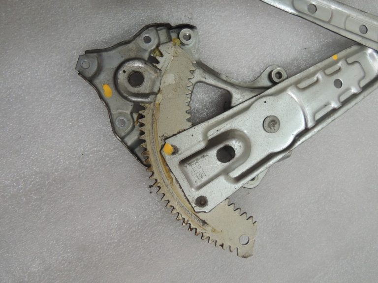 Mitsubishi Outlander III Logu regulatora mehānisms aizmugurējais labais 5743A240