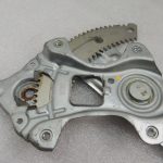 Mitsubishi Outlander III Logu regulatora mehānisms aizmugurējais labais 5743A240