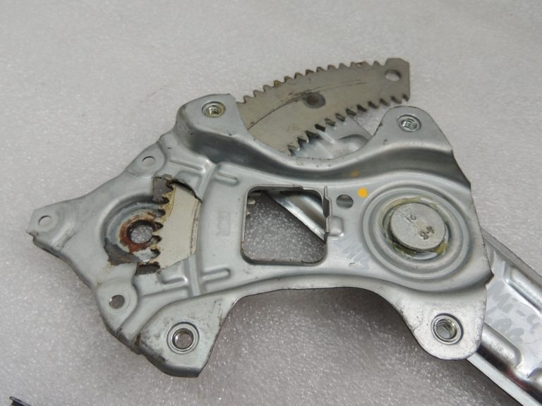 Mitsubishi Outlander III Logu regulatora mehānisms aizmugurējais labais 5743A240