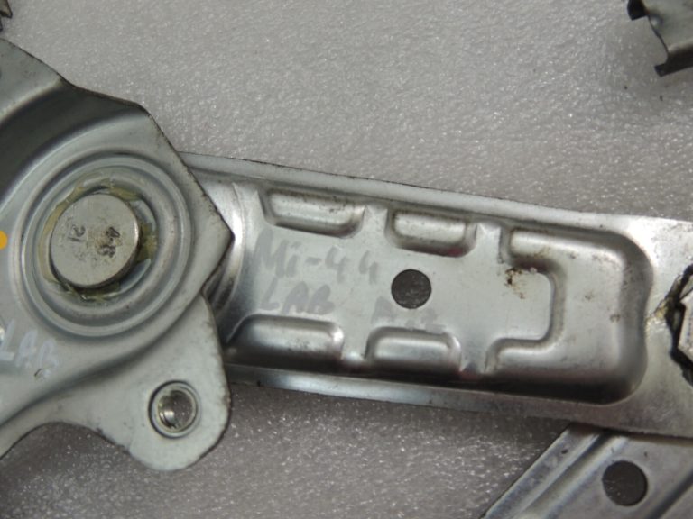 Mitsubishi Outlander III Logu regulatora mehānisms aizmugurējais labais 5743A240