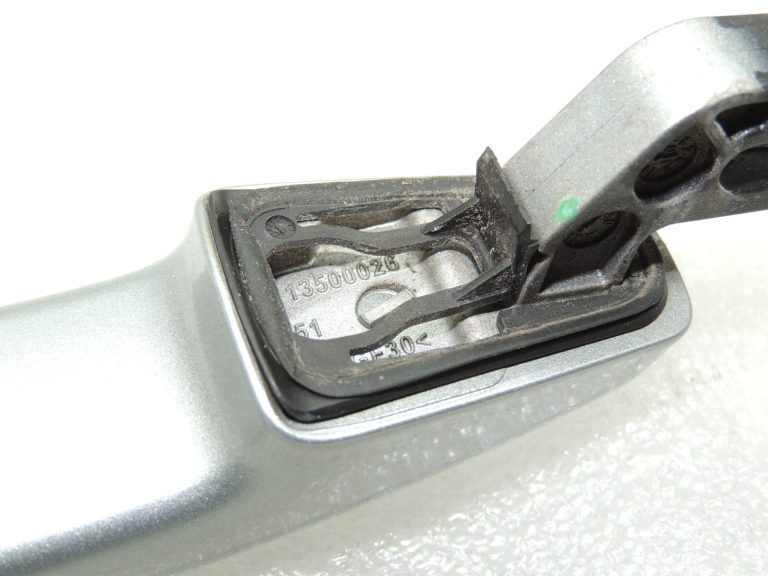 Opel Insignia A Meriva B Astra J Mokka A Zafira C Ārējais durvju rokturis ArgonSilver