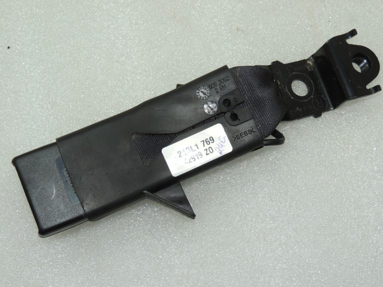 Toyota Avensis T27 Aizmugurējā drošības jostas sprādze, labajā pusē 7338005040C1