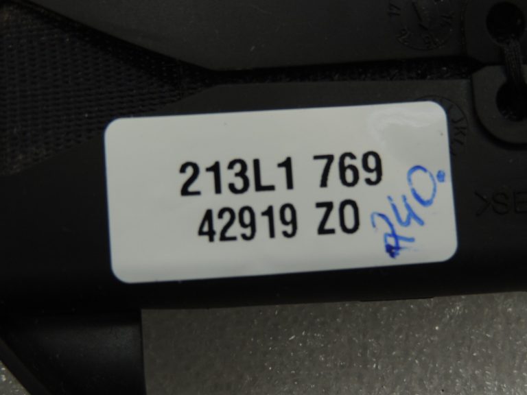 Toyota Avensis T27 Aizmugurējā drošības jostas sprādze, labajā pusē 7338005040C1