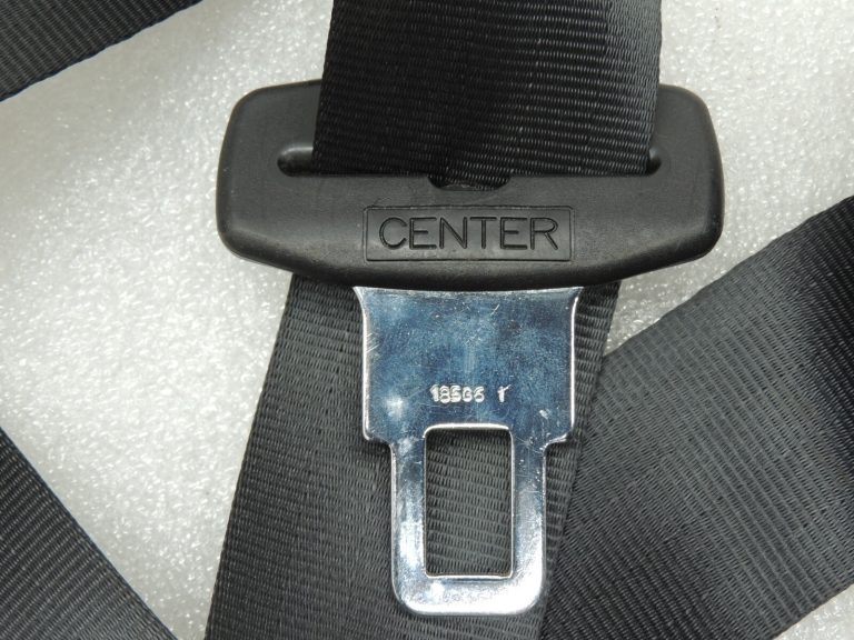 Toyota Avensis T27 Aizmugurējā centrālā drošības josta 7335005061C1