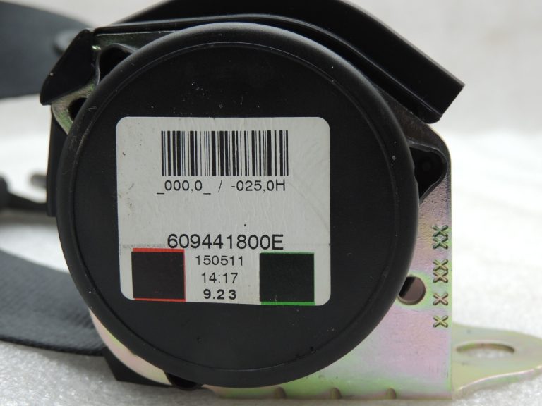 Toyota Avensis T27 Aizmugurējā centrālā drošības josta 7335005061C1