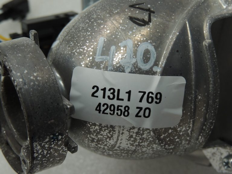 Toyota Avensis T27 priekšējo lukturu remonts priekšējais kreisais 8117005380