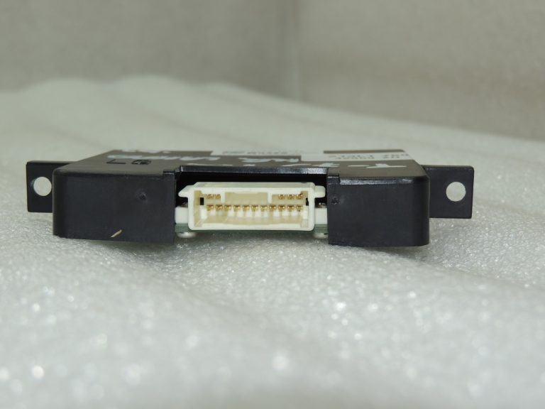Toyota Avensis T27 Priekšējie lukturi Xenon vadības modulis 8117005380 8113005380
