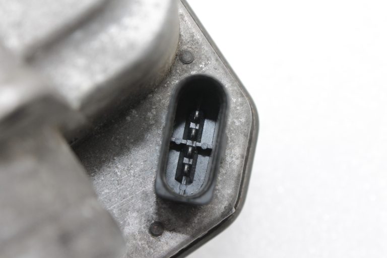 Volkswagen Audi Audi Seat Skoda Skoda Droseļvārsts 1.9 / 2.0 SDI 038128063C, 038128063A