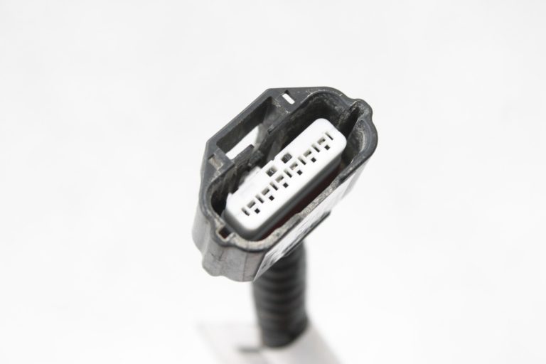 Nissan Qashqai J11 stāvvietas sensora vadu instalācija priekšējā kreisā 240334EA0B