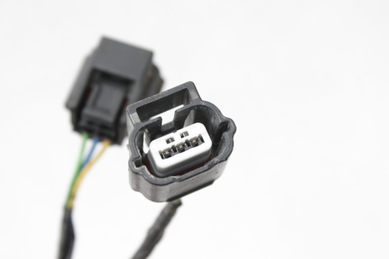 Nissan Qashqai J11 stāvvietas sensora vadu instalācija priekšējā kreisā 240334EA0B