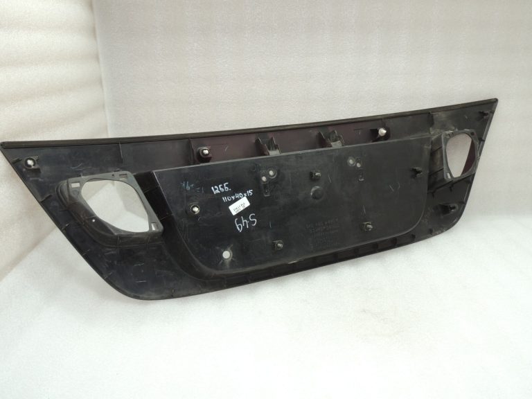 Suzuki Liana aizmugurējo durvju apdare Moab Red Metallic 83940-54G00-ZY8