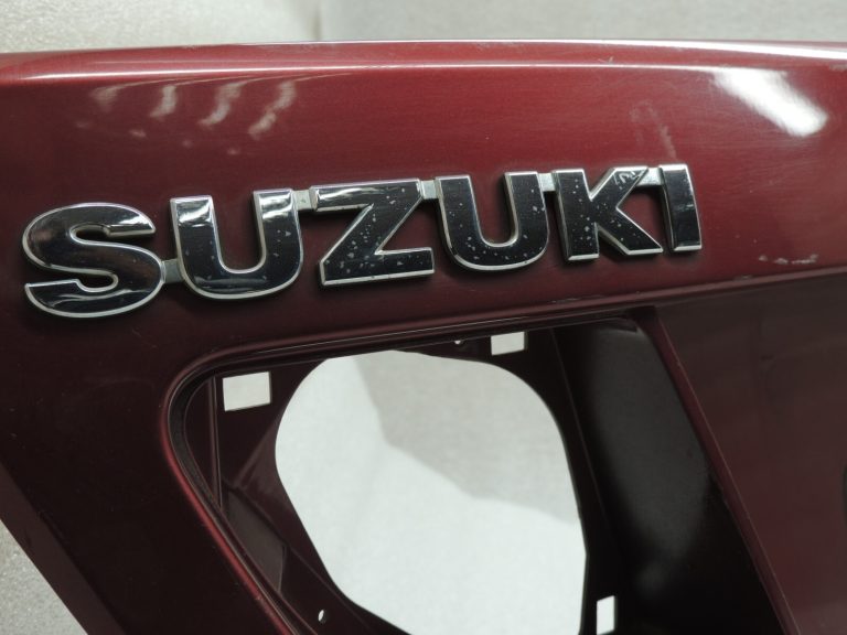 Suzuki Liana aizmugurējo durvju apdare Moab Red Metallic 83940-54G00-ZY8