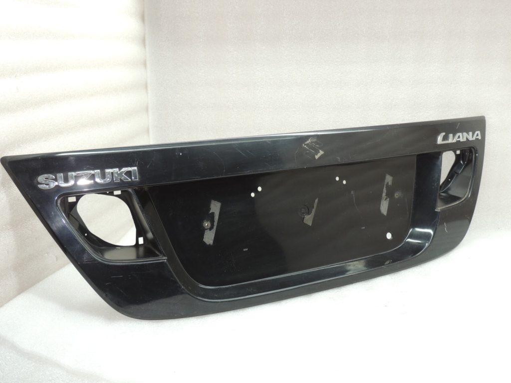 Suzuki Liana aizmugurējo durvju apdare melna 8394054G00