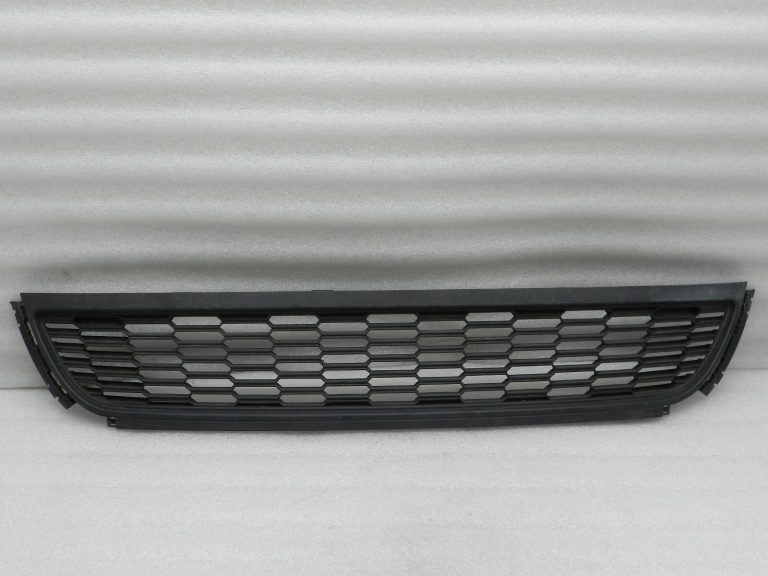 Volkswagen Passat oriģināls ventilācijas režģa restes bamperis